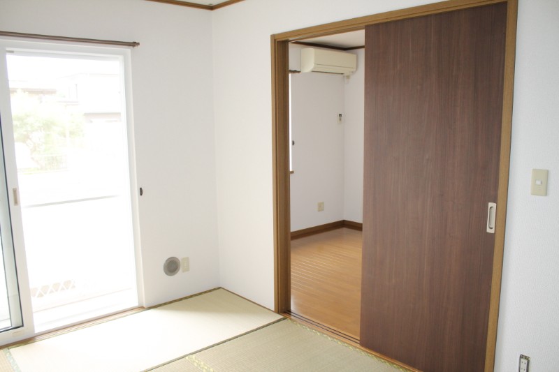 和室からLDK側